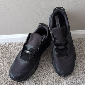 Men's Hoka One One Black/Black Shoes Sz. 14